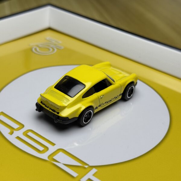 porsche-carrera-rs-27-yellow-02 Porsche Carrera RS 2.7 (Yellow) — ShowCar Frame